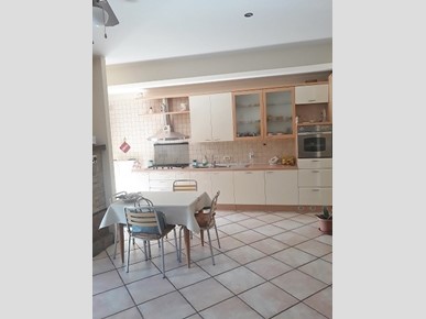 Appartamento in Vendita a Guardiagrele, zona Semicentro, 130'000€, 150 m², con Box