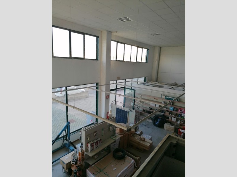 Capannone in Vendita a Colle di Val D'Elsa, 420'000€, 800 m²