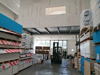 Capannone in Vendita a Colle di Val D'Elsa, 420'000€, 800 m²