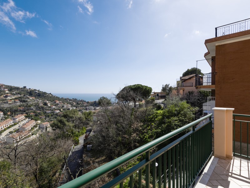 Trilocale in Vendita a Alassio, 270'000€, 70 m², arredato, con Box