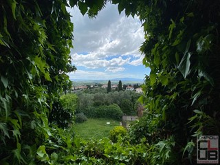 Casale in Vendita a Vinci, zona Vitolini, 440'000€, 150 m²