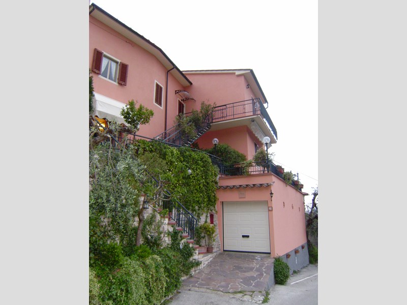 Casa Indipendente in Vendita a Serravalle Pistoiese, zona Castellina, 195'000€, 220 m²