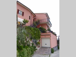 Casa Indipendente in Vendita a Serravalle Pistoiese, zona Castellina, 195'000€, 220 m²
