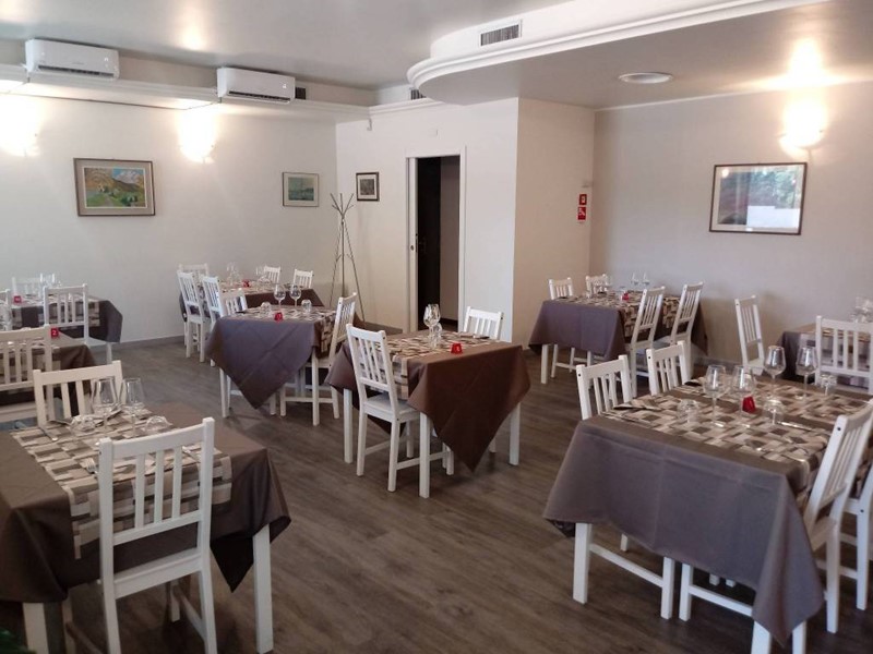 Attività commerciale in Vendita a Lucca, zona Sant'Anna, 100'000&euro;, 70 m²