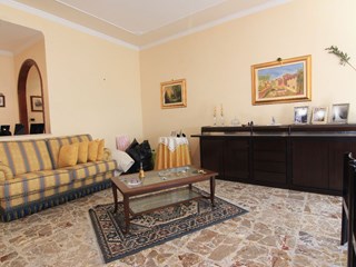 Trilocale in Vendita a Siracusa, zona via San Giovanni alle catacombe, 95'000&euro;, 150 m²
