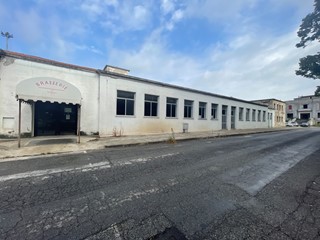 Capannone in Vendita a Novara, 627'000€, 1700 m²