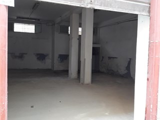 Magazzino in Affitto a Bari, zona carrassi, 550€, 85 m²