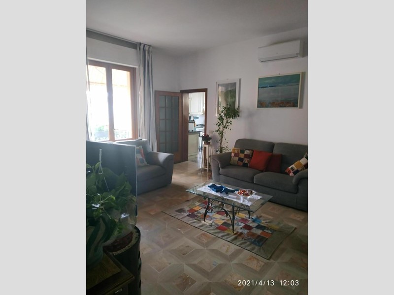Appartamento in Vendita a Vinci, zona Sovigliana, 200'000€, 110 m², con Box
