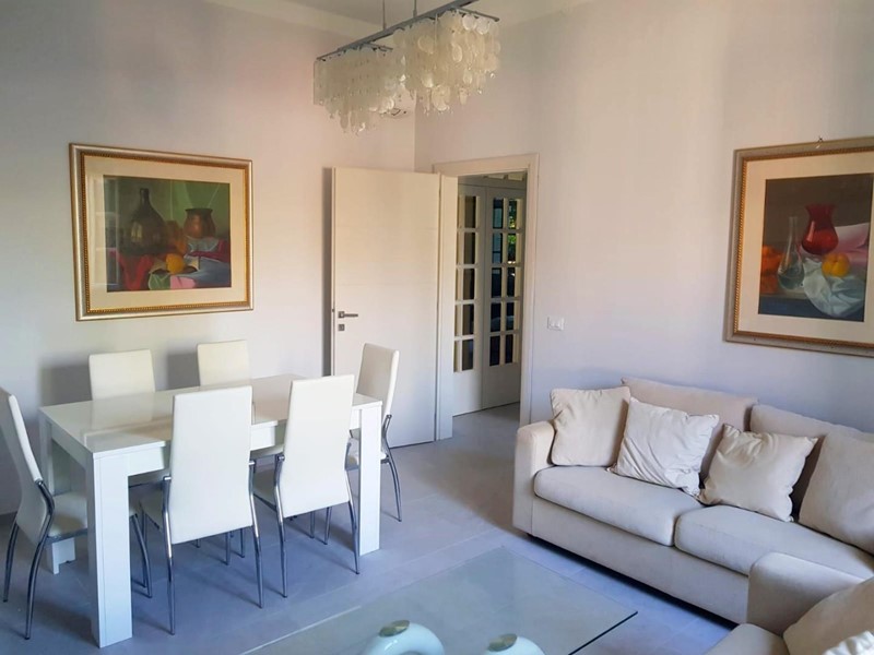 Villa bifamiliare in Vendita a Massa, 700'000€, 200 m², arredato
