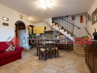 Villetta a schiera in Vendita a Pomezia, 155'000€, 80 m²