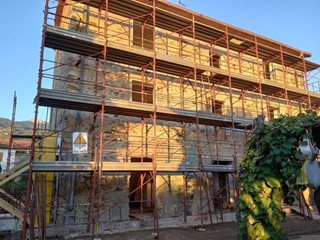 Casa Semi Indipendente in Vendita a Montignoso, zona Cervaiolo, 600'000€, 240 m²