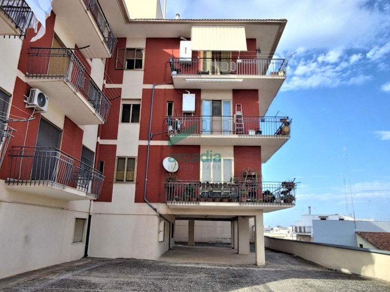 Appartamento in Vendita a Turi, zona Turi, 68'000€, 181 m²