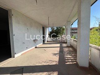 Villa in Vendita a Lucca, zona Arancio, 1'500'000€, 440 m²