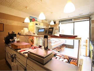 Negozio in Vendita a Buti, zona Cascine, 42'000€, 85 m²