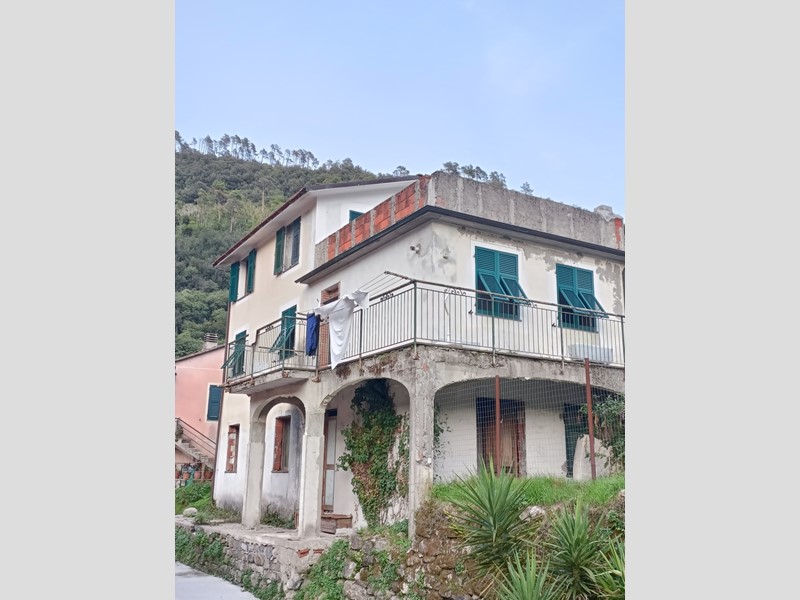 Casa Indipendente in Vendita a Ne, zona Caminata, 135'000€, 180 m²