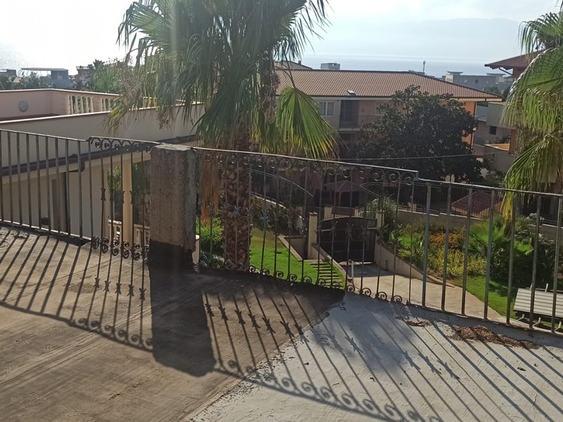 Appartamento in Vendita a Reggio Calabria, zona Mortara, 49'000€, 160 m²