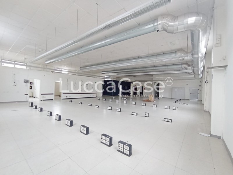 Capannone in Affitto a Porcari, 2'600€, 440 m²