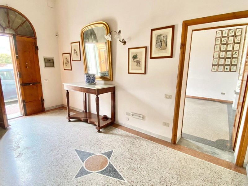 Ufficio in Affitto a Bientina, 500€, 60 m²