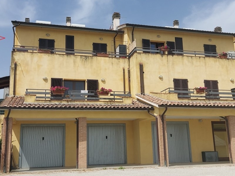 Quadrilocale in Vendita a Monte Castello di Vibio, zona Madonna Del Piano, 74'000€, 70 m²