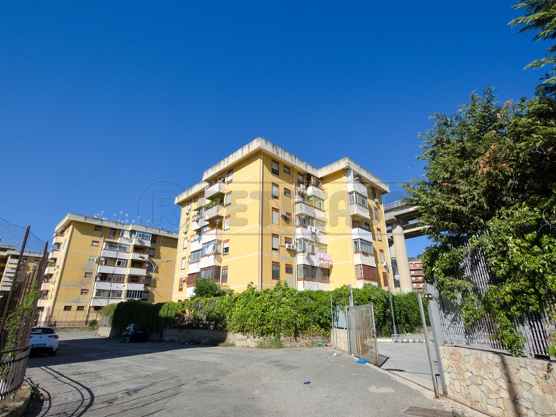 Quadrilocale in Vendita a Messina, 50'000€, 105 m²