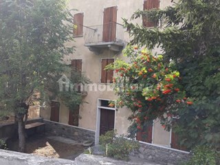 Casa Indipendente in Vendita a Etroubles, 400'000&euro;, 340 m²
