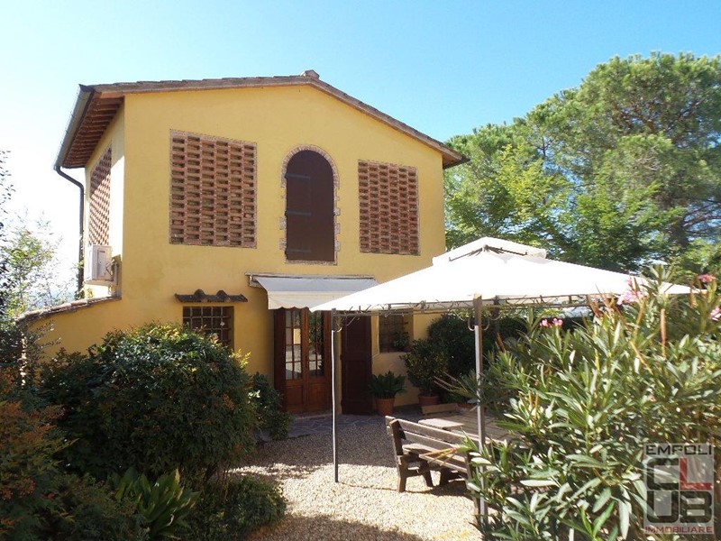 Casale in Vendita a Castelfiorentino, 830'000€, 250 m², arredato, con Box