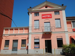 Immobile commerciale in Affitto a Cornedo Vicentino, 550€, 88 m²