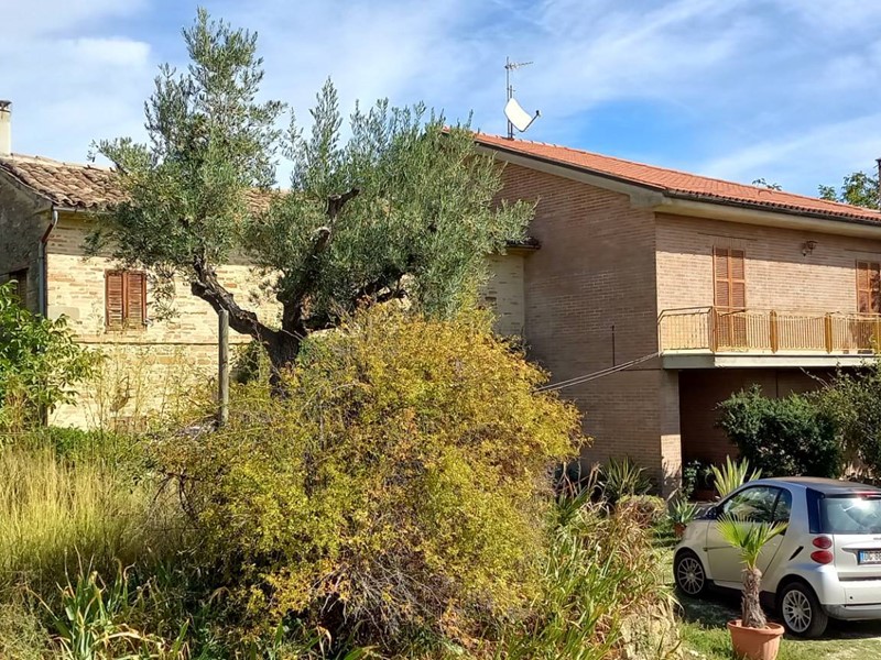 Casa Indipendente in Vendita a Servigliano, 270'000€, 300 m²