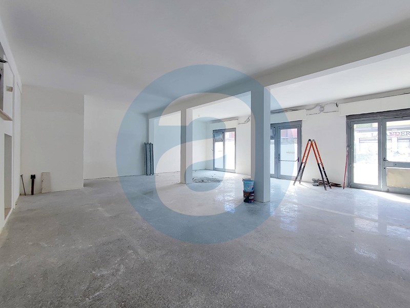 Immobile commerciale in Affitto a Bari, zona Poggiofranco, 2'200€, 115 m²