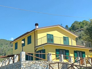 Trilocale in Vendita a Varazze, zona Casanova, 380'000€, 100 m²