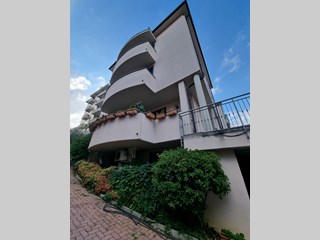 Villa in Vendita a Bresso, zona parco nord, 1'500'000€, 550 m²