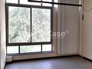 Ufficio in Affitto a Lucca, zona San Concordio Contrada, 3'300€, 450 m²