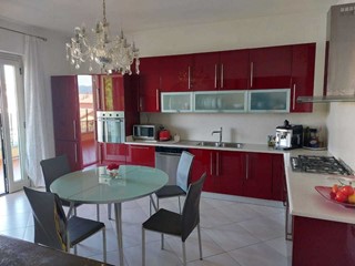 Appartamento in Vendita a Castelnuovo Magra, 349'000€, 120 m²