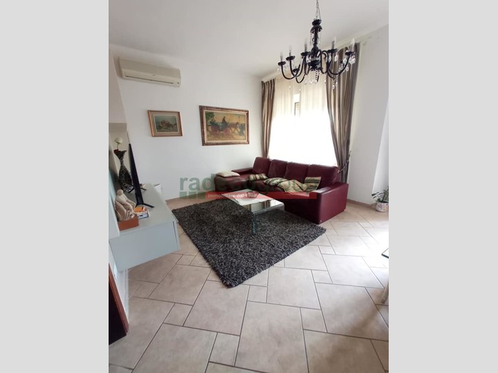 Appartamento in Vendita a Livorno, zona Antignano, 570'000€, 145 m², con Box