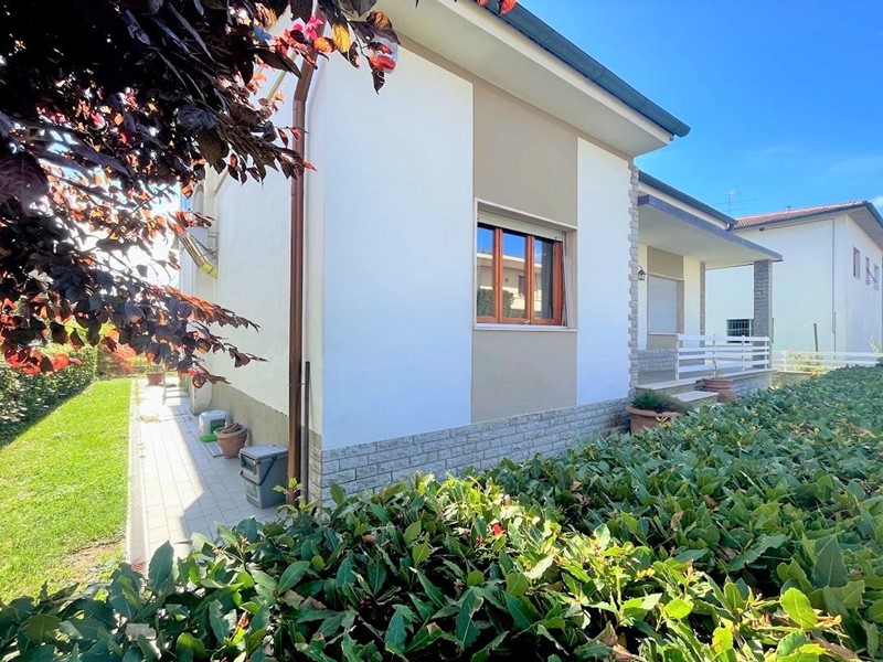 Villa in Vendita a Certaldo, 420'000€, 190 m², con Box