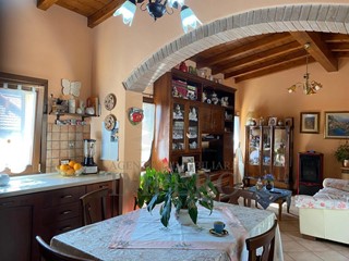 Casa Semi Indipendente in Vendita a Ventimiglia, zona Sealza, 330'000€, 70 m²
