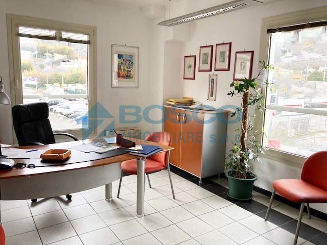 Ufficio in Affitto a La Spezia, zona Est, 1'000€, 80 m², arredato