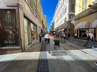 Immobile commerciale in Vendita a Sanremo, 350'000€, 150 m²