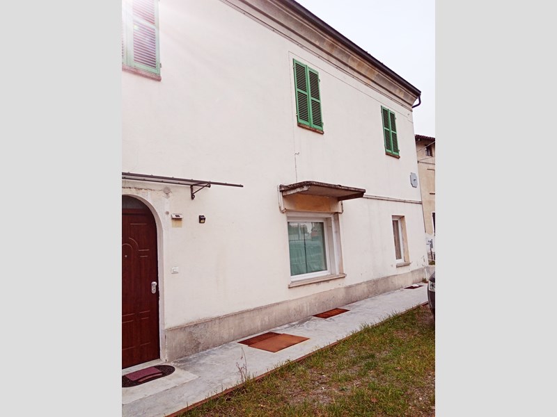 Casa Indipendente in Affitto a Trinità, 500€, 180 m², con Box