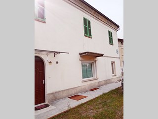 Casa Indipendente in Affitto a Trinità, 500€, 180 m², con Box