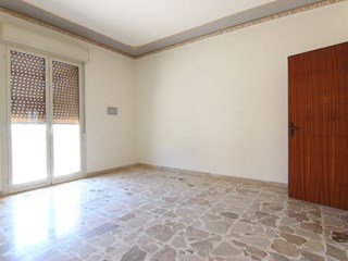 Appartamento in Vendita a Siracusa, zona Piazza della Provincia, 130'000&euro;, 150 m²