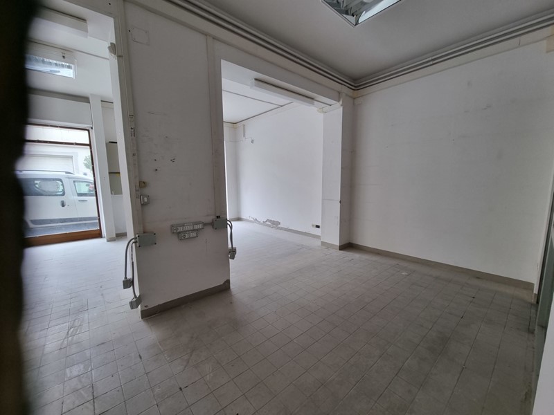Immobile commerciale in Affitto a Viareggio, zona Centro, 1'500€, 120 m²