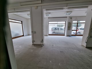 Immobile commerciale in Affitto a Viareggio, zona Centro, 1'500€, 120 m²