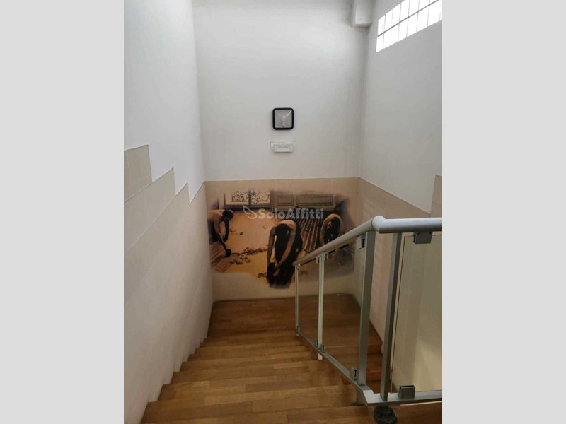 Capannone in Affitto a Terni, zona Maratta, 5'600€, 900 m²