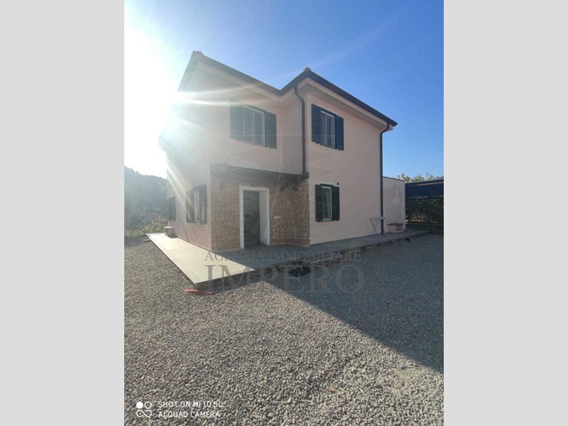 Casa Indipendente in Vendita a Ventimiglia, zona Varase, 850'000€, 200 m², con Box