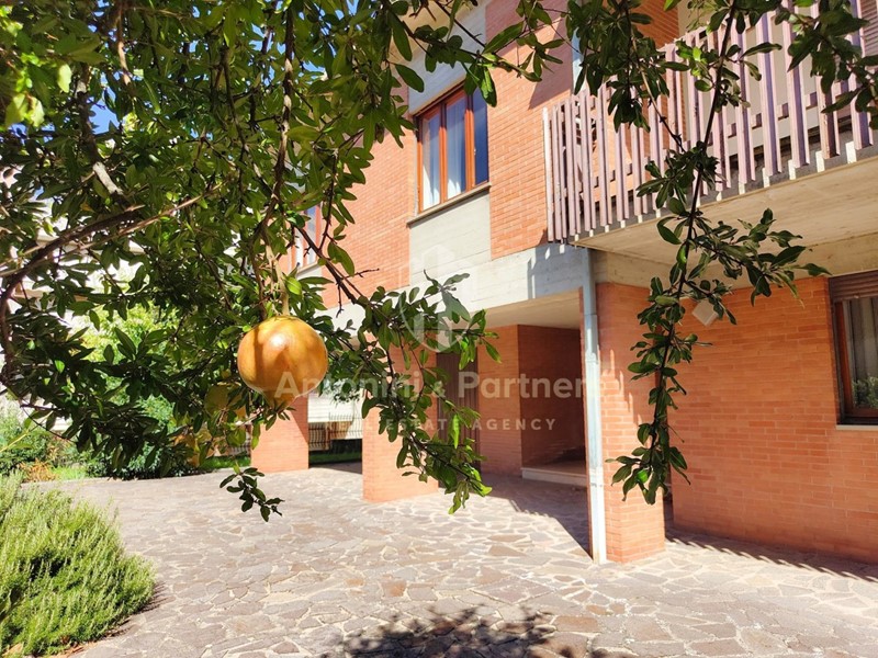 Casa Indipendente in Vendita a Massa Martana, 290'000€, 460 m², con Box