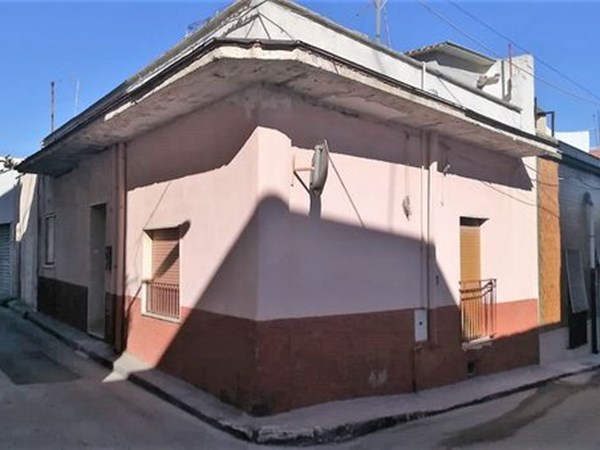 Casa Indipendente in Vendita a Roccaforzata, zona Via Veneto 15, 35'000€, 60 m²