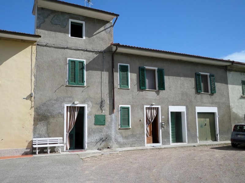 Casale in Vendita a San Miniato, zona Genovini, 250'000€, 270 m², con Box