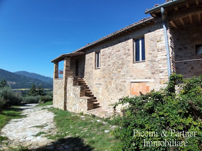 Casa Indipendente in Vendita a Umbertide, 295'000€, 464 m², con Box