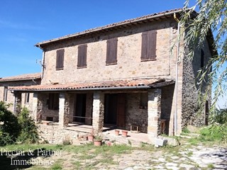 Casa Indipendente in Vendita a Umbertide, 295'000€, 464 m², con Box